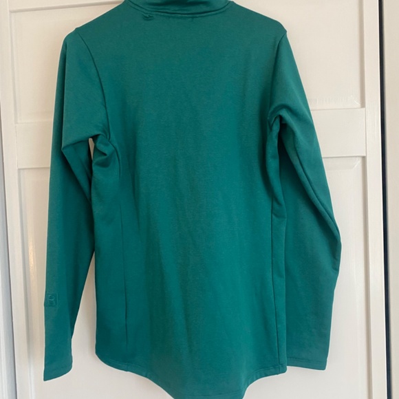 SOLD Women’s green and blue Patagonias- like new - Picture 4 of 9